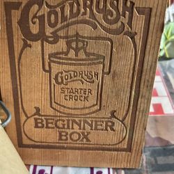 Vintage Crock W/would Box