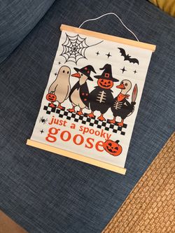 Halloween Goose Wall Decor.