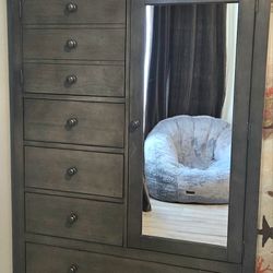 COSTCO - Brookdale Chiffarobe Storage