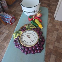 Older Cute Kitchen Decos