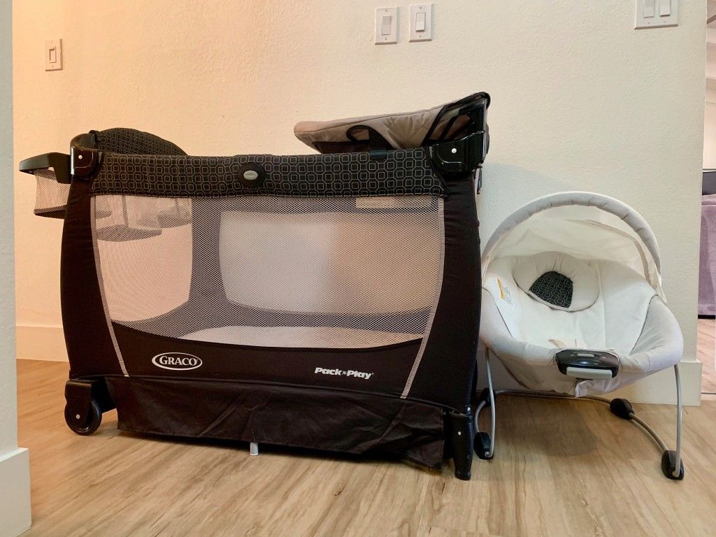 Graco pack and play travel set Like New