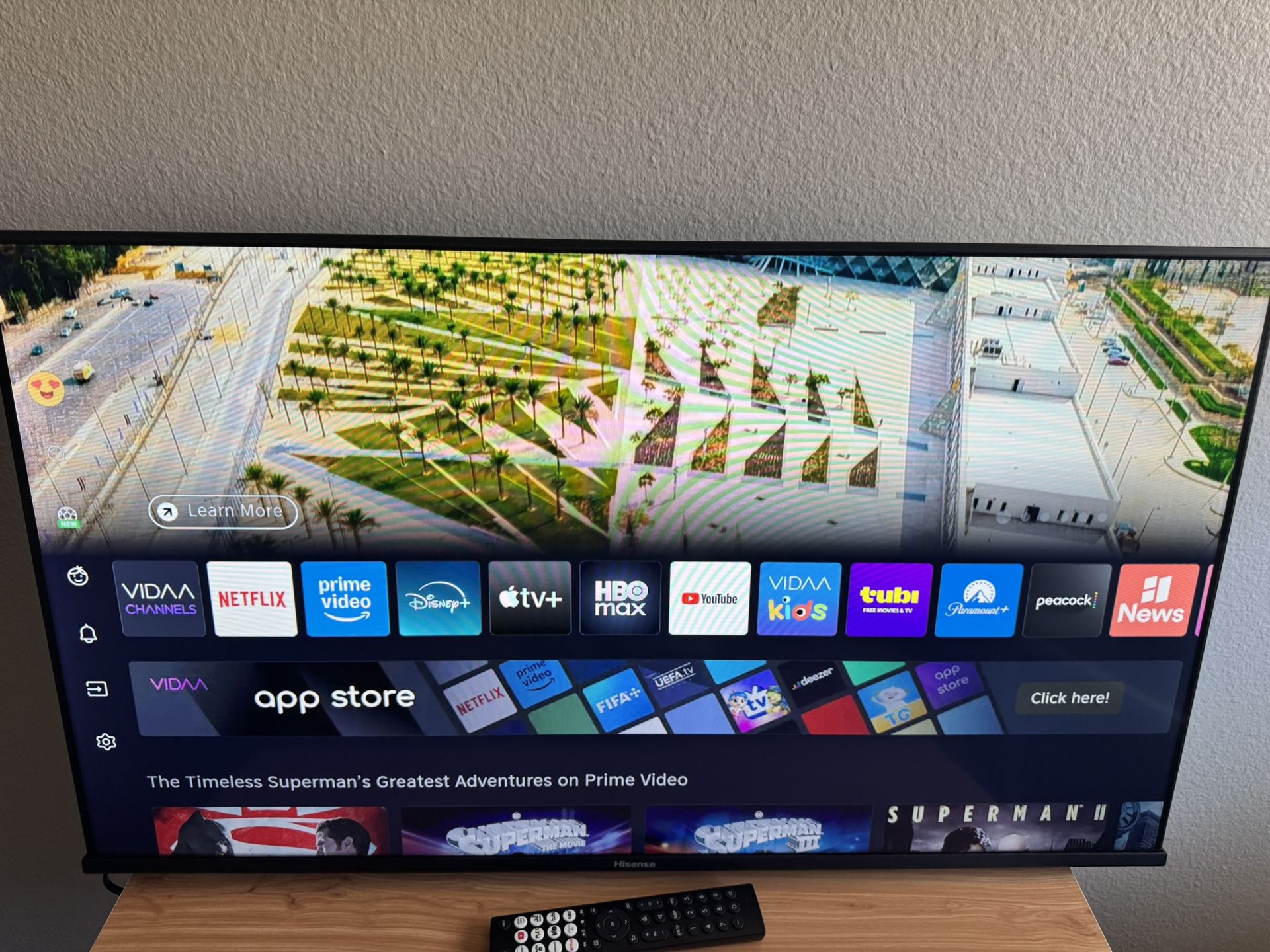 ✨ Hisense 50” Smart TV with Remote — Excellent Condition!