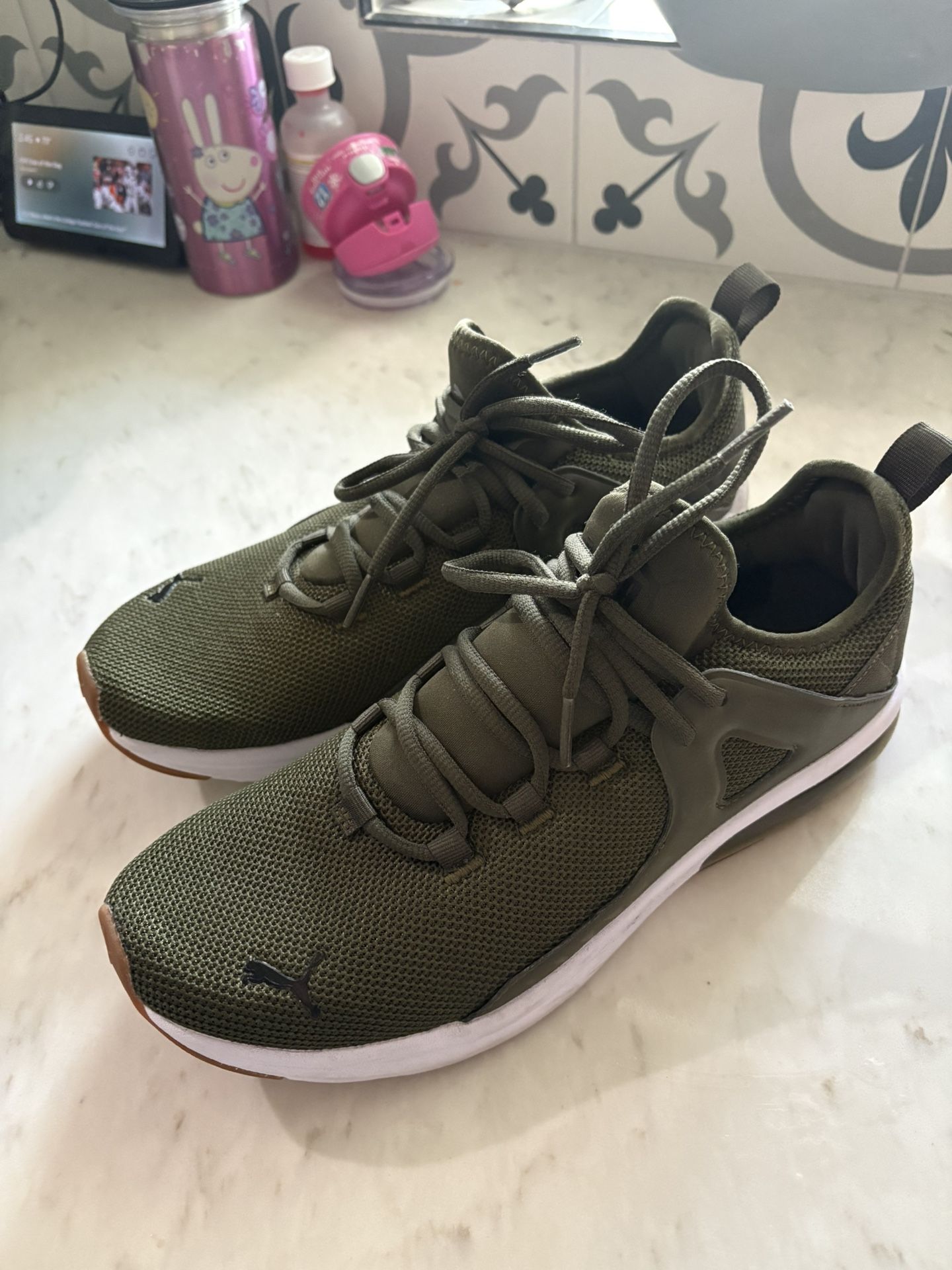 Men’s Size 9 Puma Sneakers