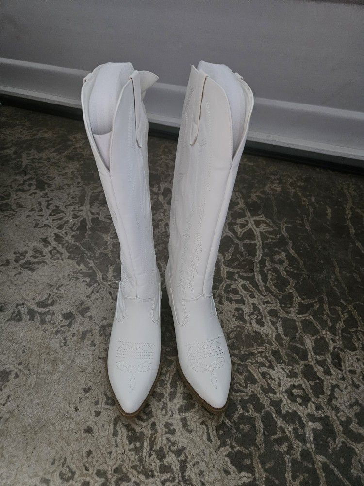 Brand New Women's Leather White Boots- Size 6.5