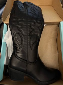 New with tags in box size 7 black Vepose women’s tall cowboy boots knee-high low heel embroidered