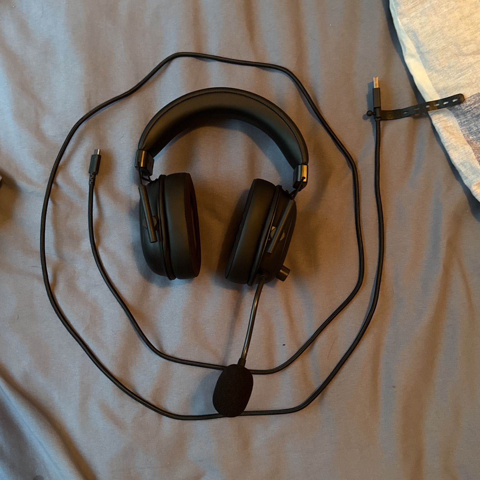 Razor Black shark V2 BRAND NEW Headphones 