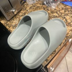 Yezzy slides new