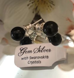 Black color pearl earrings!!!