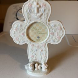 Brand New Collectible Russ White Ceramic Scalloped Floral Ceramic Cross 