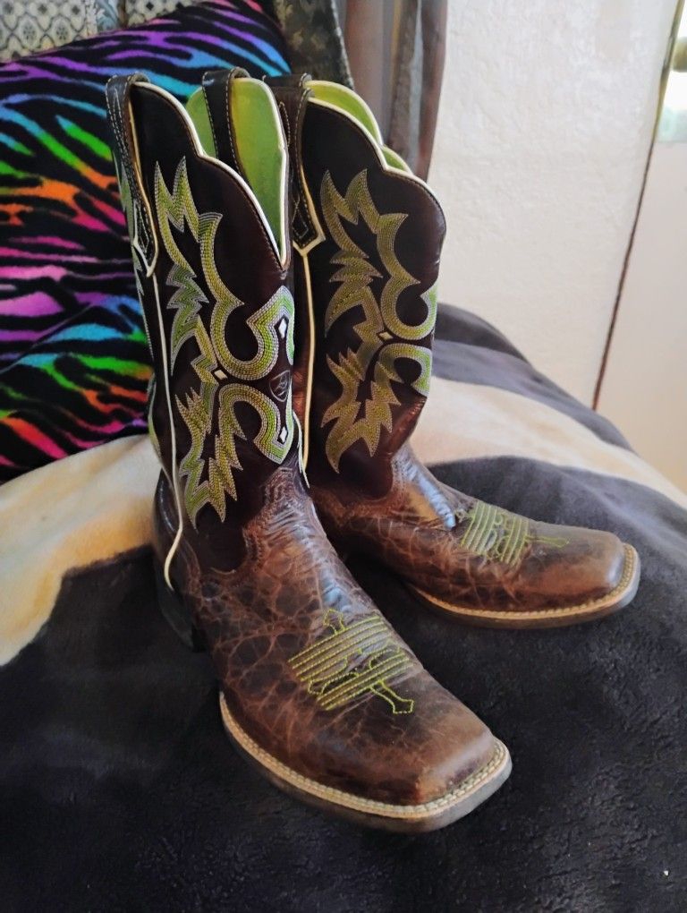Ariat Cowboy Boots Size 10 Girl Or Men's Boots.