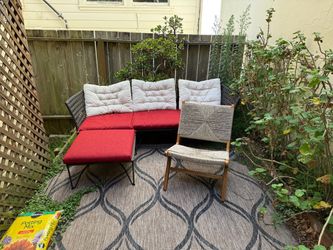 Outdoor Wicker Sectional Sofa with Cushions and outdoor rug
