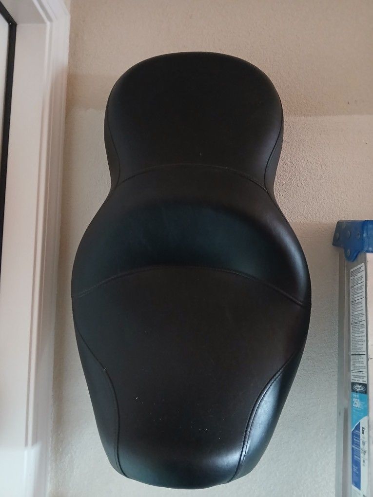 2006 Harley Davidson Dyna Seat