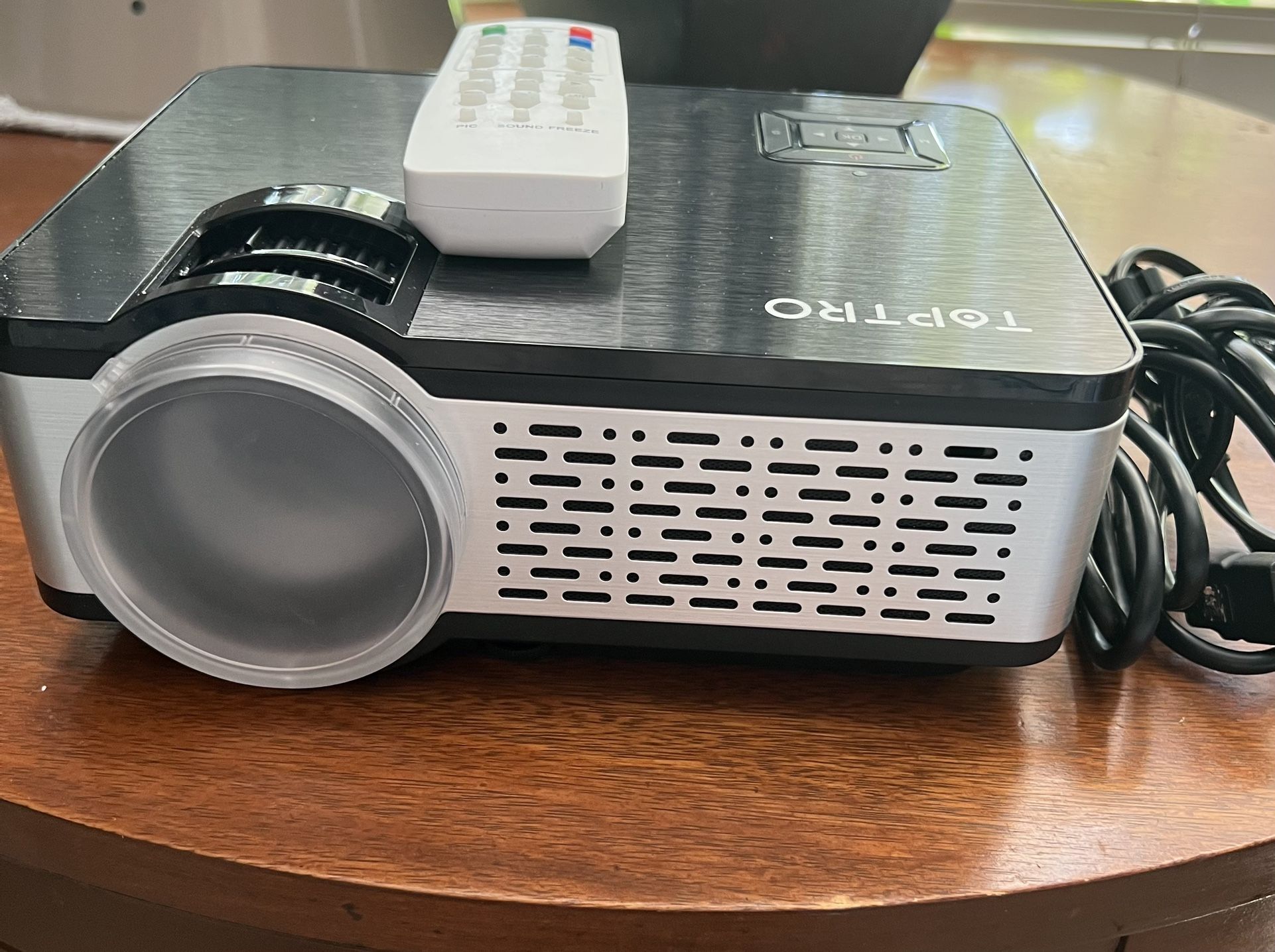 Video projector. Toptro