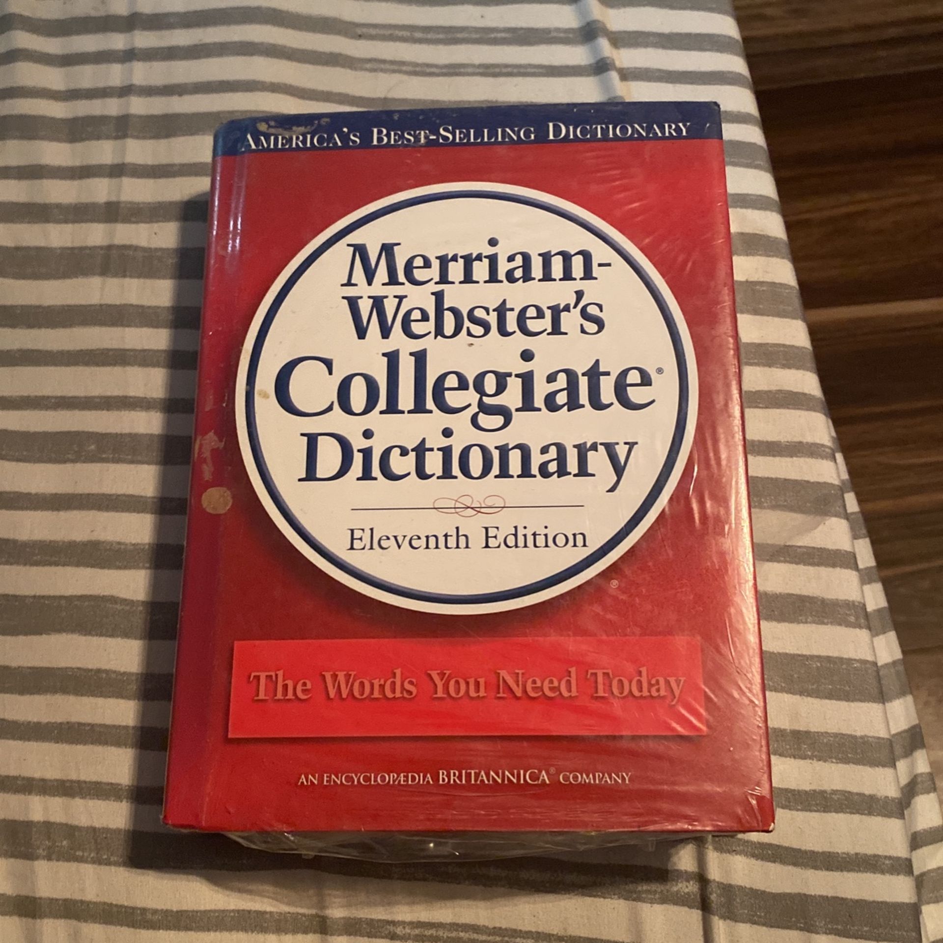 merriam webster collegiate dictionary eleventh edition / color :red