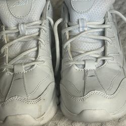 AVIA Leather Ladies Shoes Excellent Condition Size  9,  Worn Very Little 