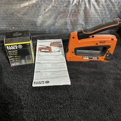 Klein Tools 450-100 Loose Cable Stapler and Cable Staples