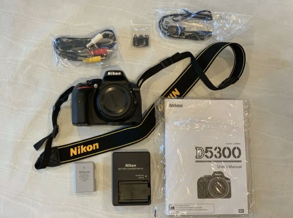 Nikon D5300 DSLR Camera & lens