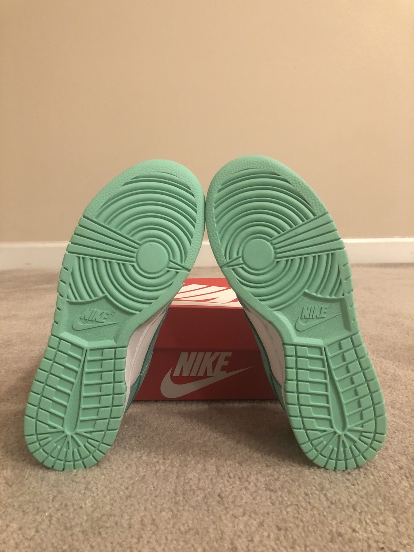 Womens Green Glow Dunk Lows Womenâs 7/Menâs 5.5 for Sale in Goldsboro, NC - OfferUp