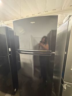 Whirlpool Top-Freezer Refrigerator Black
