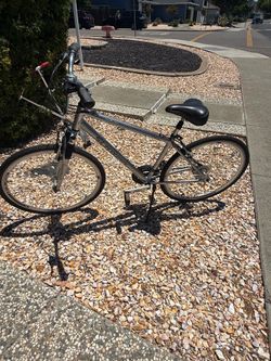 Great 😊 SCHWINN bike 🚲. For adult  28 inch