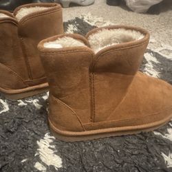 Like New Old Navy Ugg Style Boots Size 1