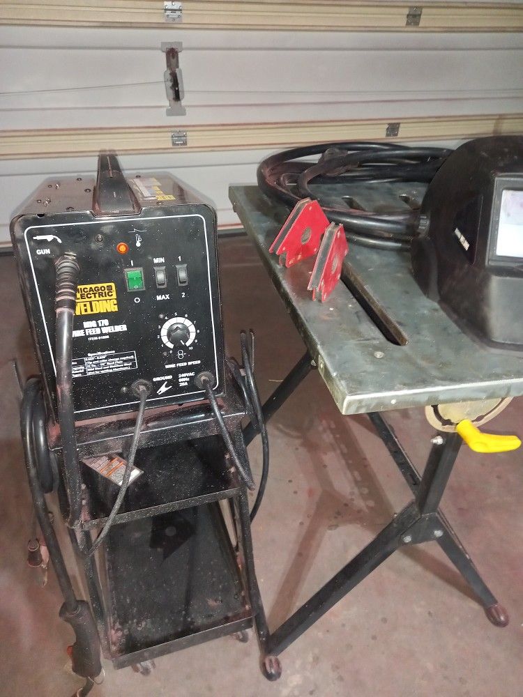 Chicago Electric MIG 170 Wire Feed Welder With Extras for Sale in Santa