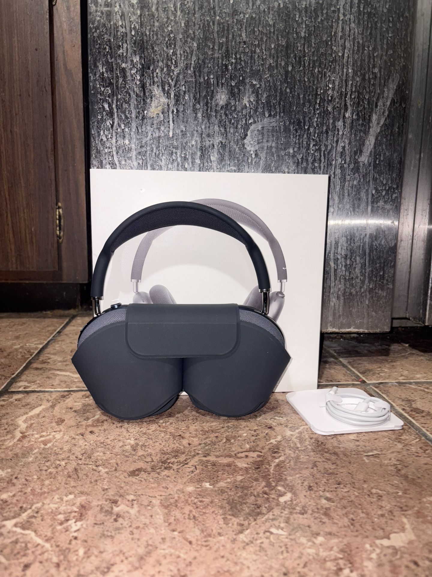 AirPods Max’s Black