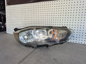 2014 2015 2016 2017 2018 2019 FORD FIESTA HEADLIGHT HEADLAMP RIGHT PASSENGER SIDE RH ORIGINAL USED OEM (1 BROKEN TAB)