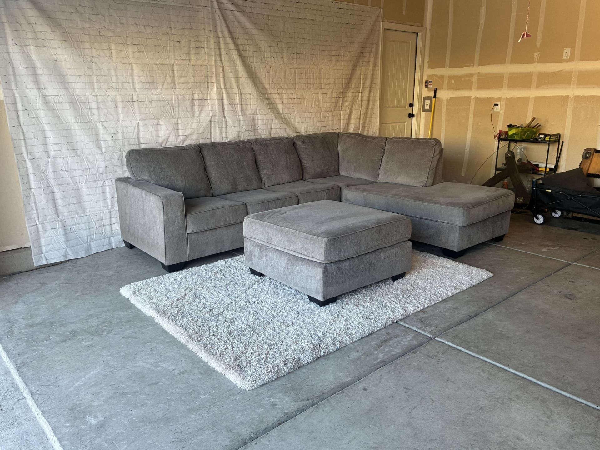 ✅Free Delivery - Gray Sectional Sofa + Matching Ottoman