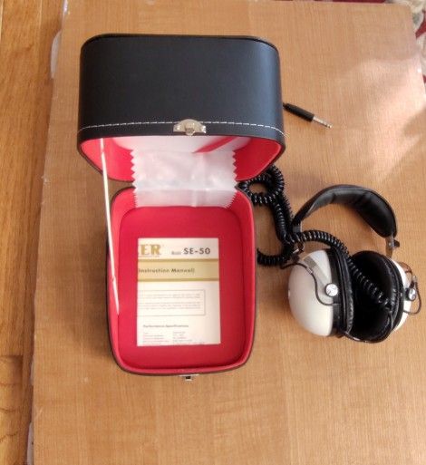 Made inJapan. RARE,Vintage, Collectable Pioneer (SE-50) Audio Over the Ear Headphones with Case.