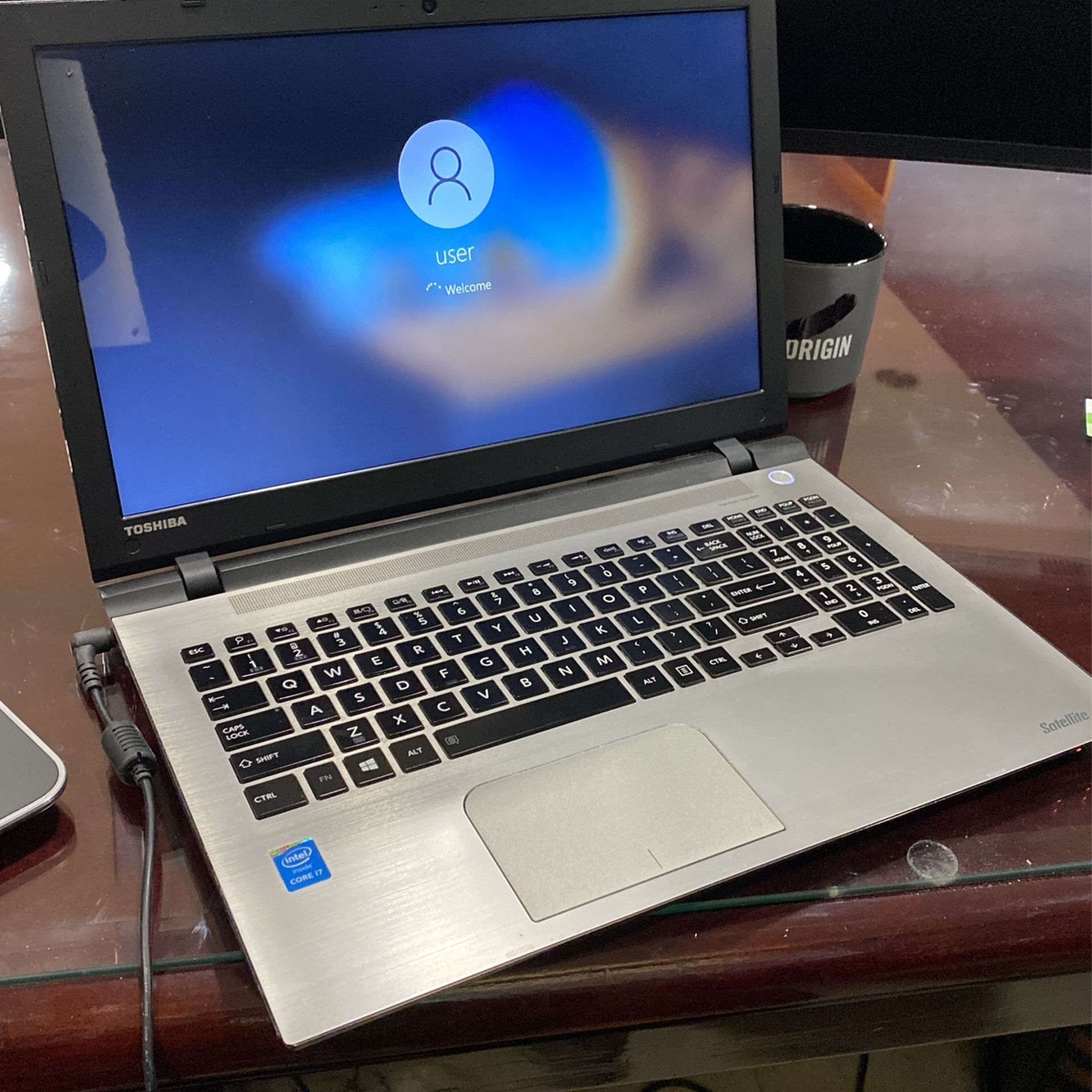 Laptop - Toshiba Core I7, 12GB, 250GB SSD