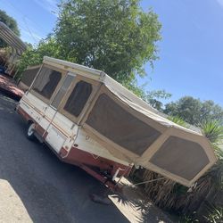 I pop up camp trailer