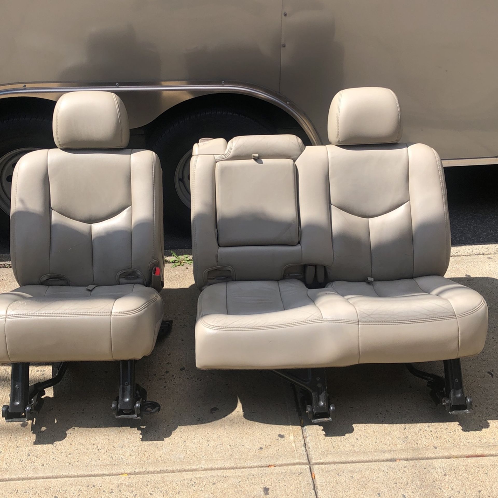 2003 Chevy Tahoe 2nd Row Chairs (complete)…