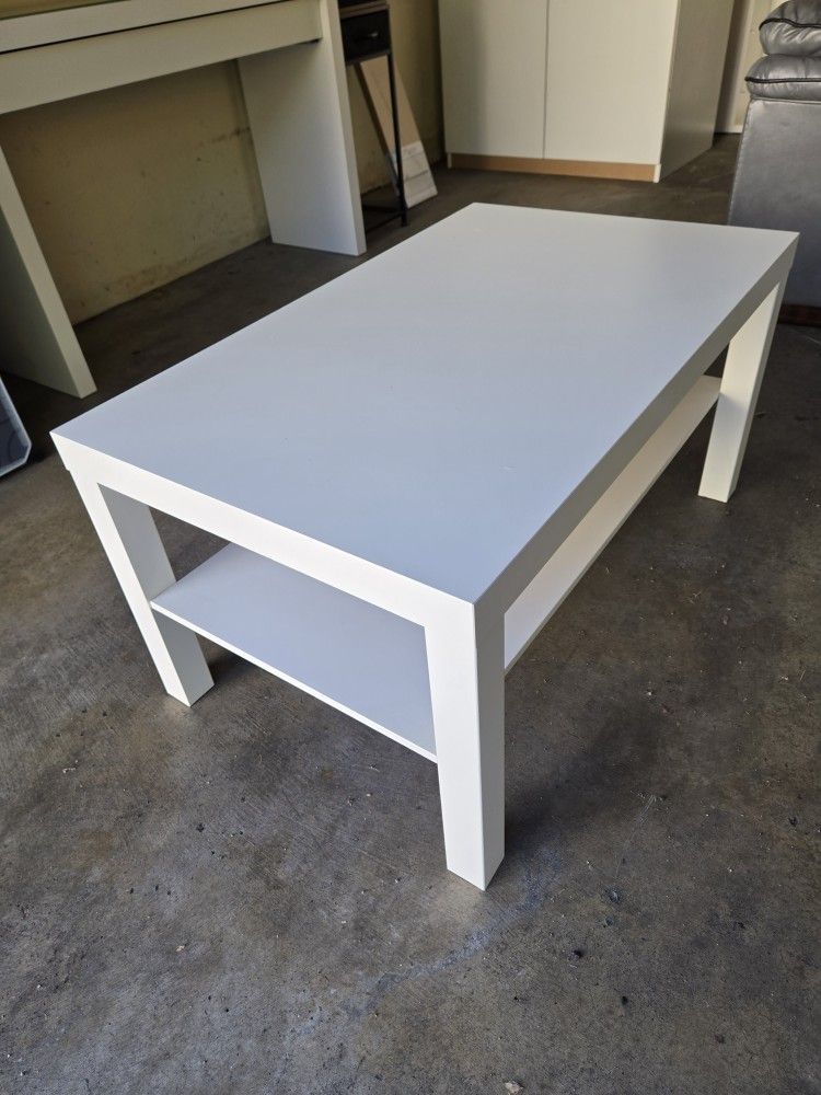 Coffee table / living room table