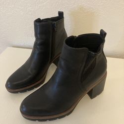 Women Boots Excellent Condition Used Size 6 Leather