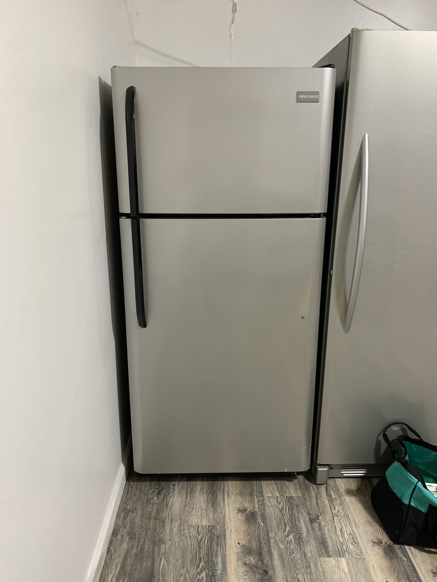 Frigidaire 18 Cu. Ft. Top Freezer Refrigerator Good Condition 
