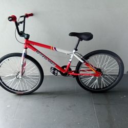 BICYCLE REDLINE MODEL BMX SIZE 24 BRAND NEW 