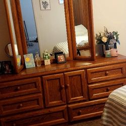 Thomasville Queen Size Bedroom Set 