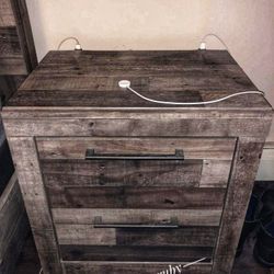 Multi Gray Derekson Nightstand| Bedroom Furniture Set Sold Separately | Brand New  @ Delivery 🚚