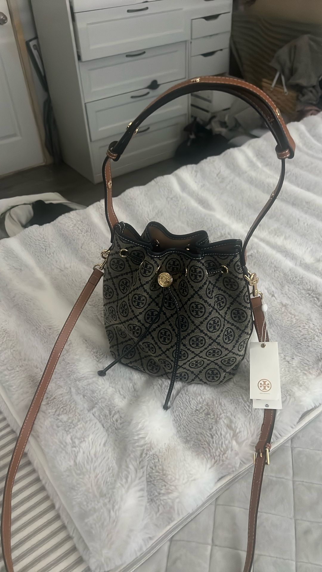 Beautiful Tory Burch Bucket Bag