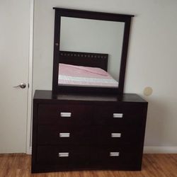 Brown Dresser With Mirror Set