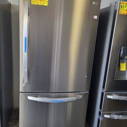 LG Bottom Freezer Refrigerator 26 Cubic. Feet. 33 Inc Wide 