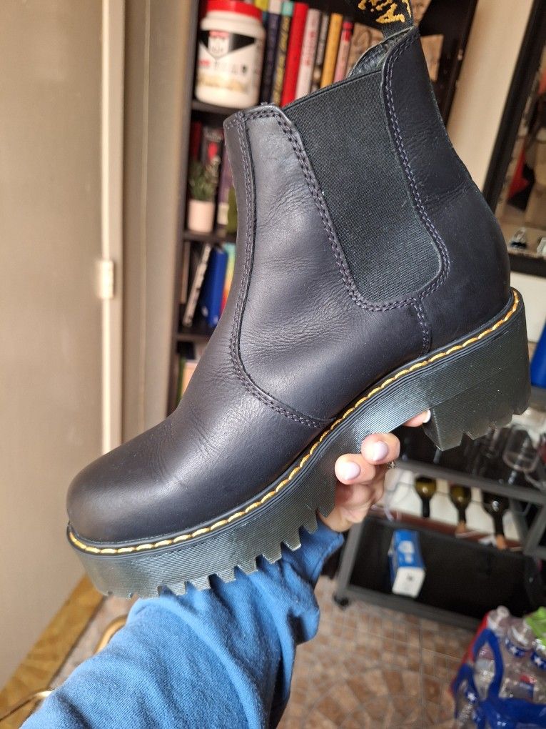 Dr Martens Chelsea Boots