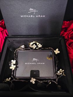 Michael Aram Lovebirds frame 5" x 7" featuring sculpted gold-toned birds on metal frame white flowers . Original Box included. Perfect Gift