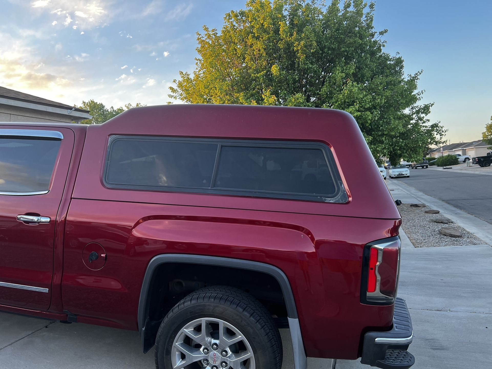 Pickup Camper/shell 2018 GMC 6.5’