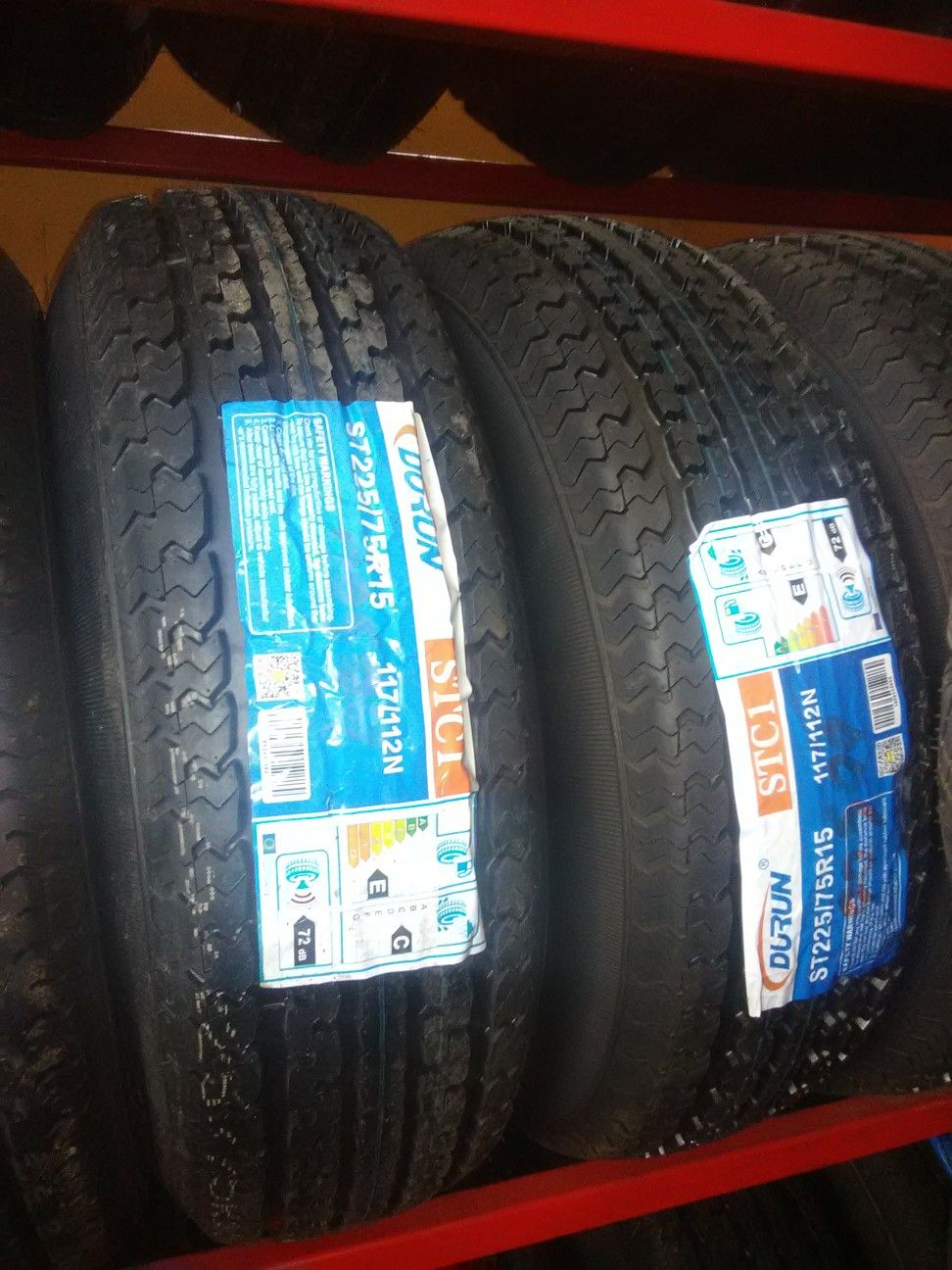 🎈hoy viernestenemos🎈 los mejores descuentos en todas las 🎈llantas nuevas y rines en especial visítenos🚛 trabajamos los 7 días de la semana