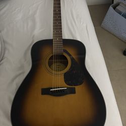 Sunburnt Yamaha F335 + Capo