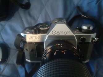 Canon AE‑1 Program 35mm SLR Camera with 50mm Lens  Complete  Kit