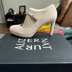 Pink Size  7.5 Medium New Heels