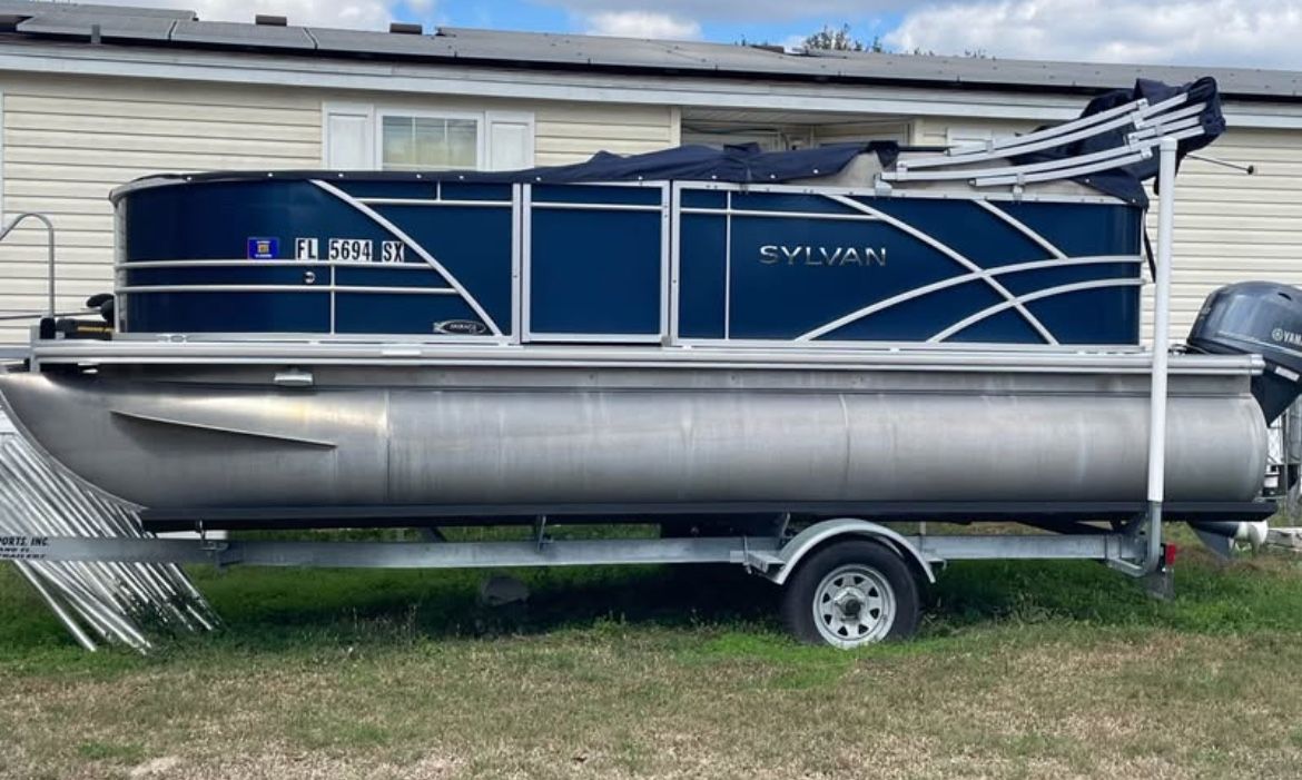 2021 Sylvan Mirage Pontoon Boat EXCELLENT CONDITION